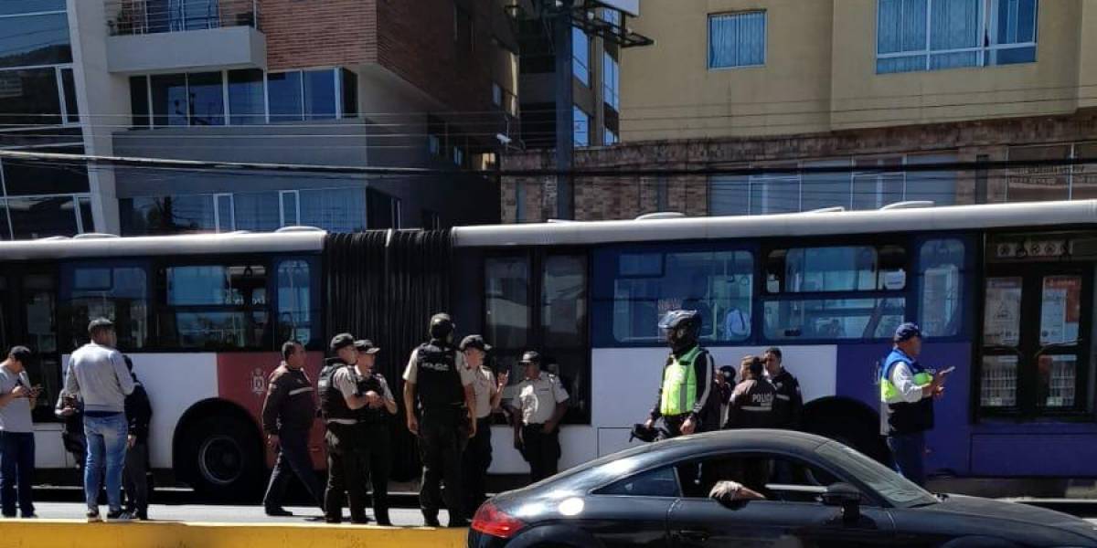 Quito: una persona murió, presuntamente apuñalada, en la Ecovía