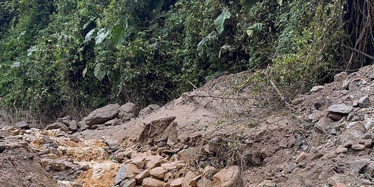 En la vía Baeza-Papallacta se habilitó un paso controlado