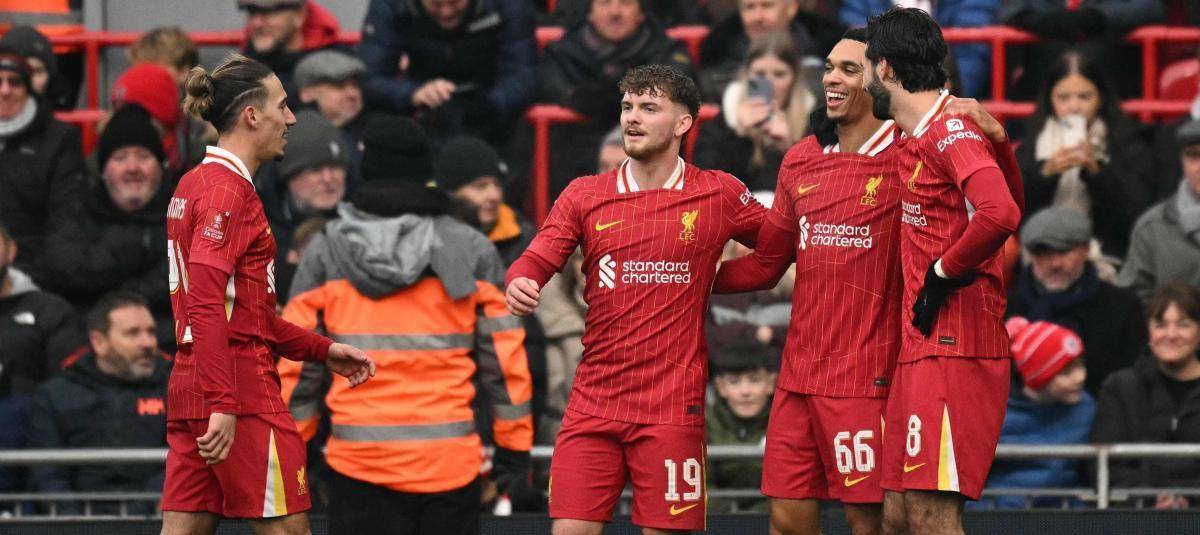 Liverpool pasa en la FA Cup con facilidad y golazo de Alexander-Arnold