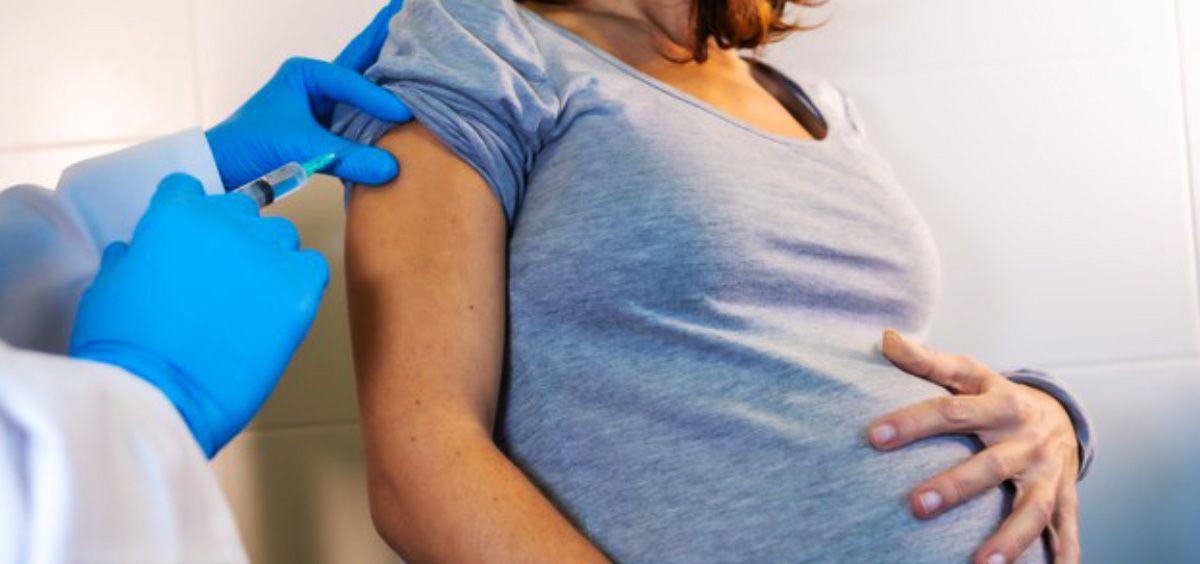 Ministra de Salud confirma vacunación para embarazadas mayores de 35 años