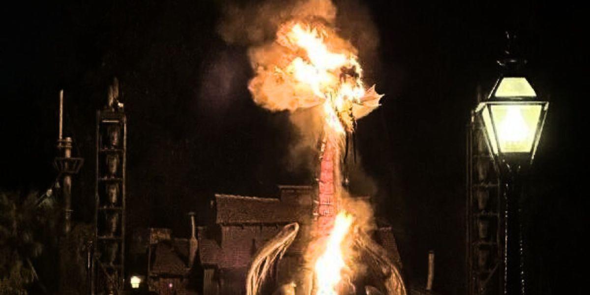 Se incendia atracción de Disneyland en pleno show nocturno