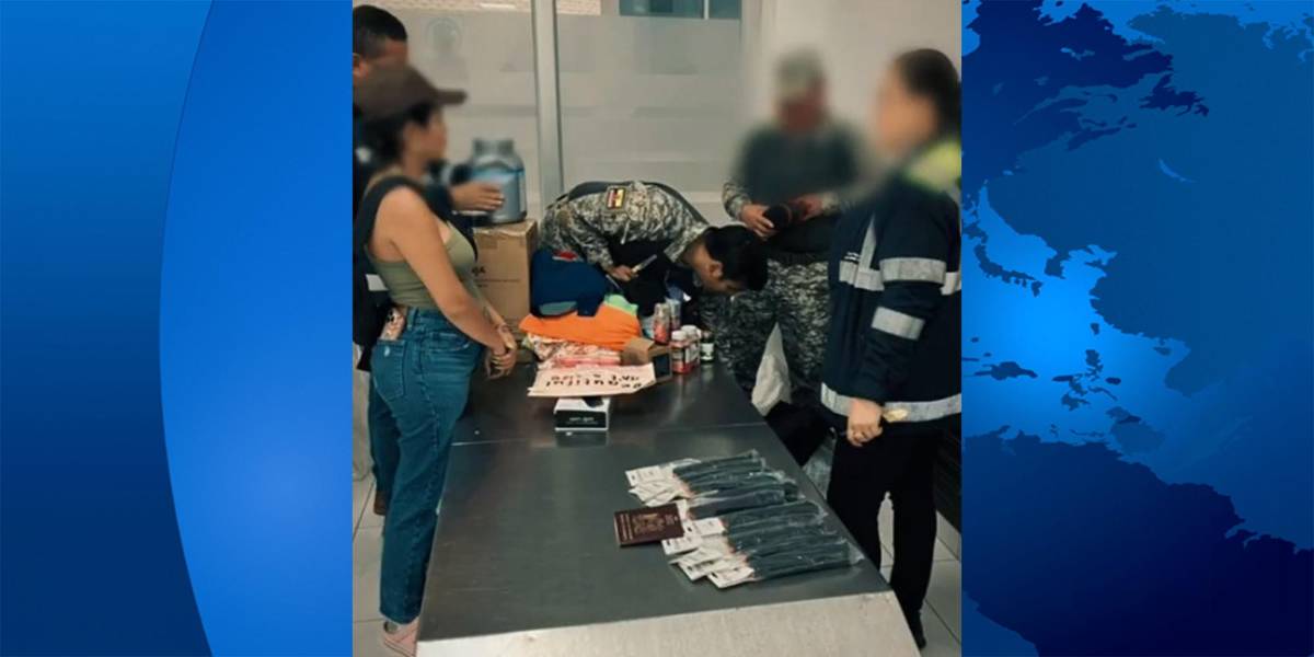 Una portovejense llegó con 12 alimentadoras de pistola al aeropuerto de Manta