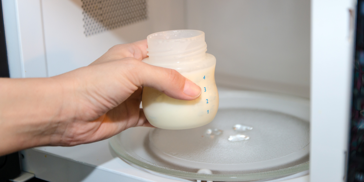 ¿Por qué no se debe calentar el agua y la leche en el microondas?