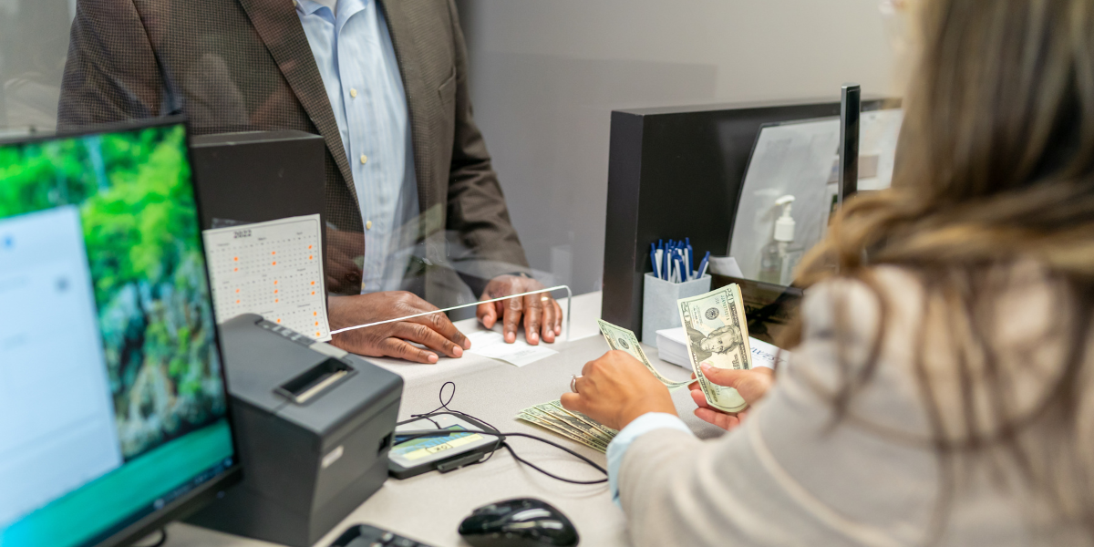 En Ecuador, el 37 % de la población adulta está fuera del sistema financiero y no puede acceder a créditos