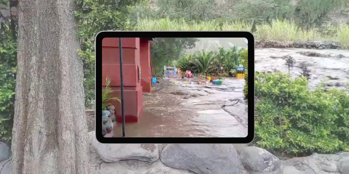 Quito | Un parque acuático se inundó en Guayllabamba tras el desbordamiento del río Pisque