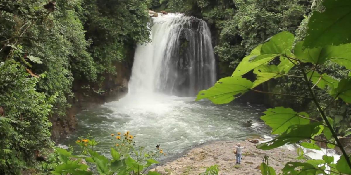 Napo: turistas resultaron ilesos tras la sorpresiva crecida del río Hollín