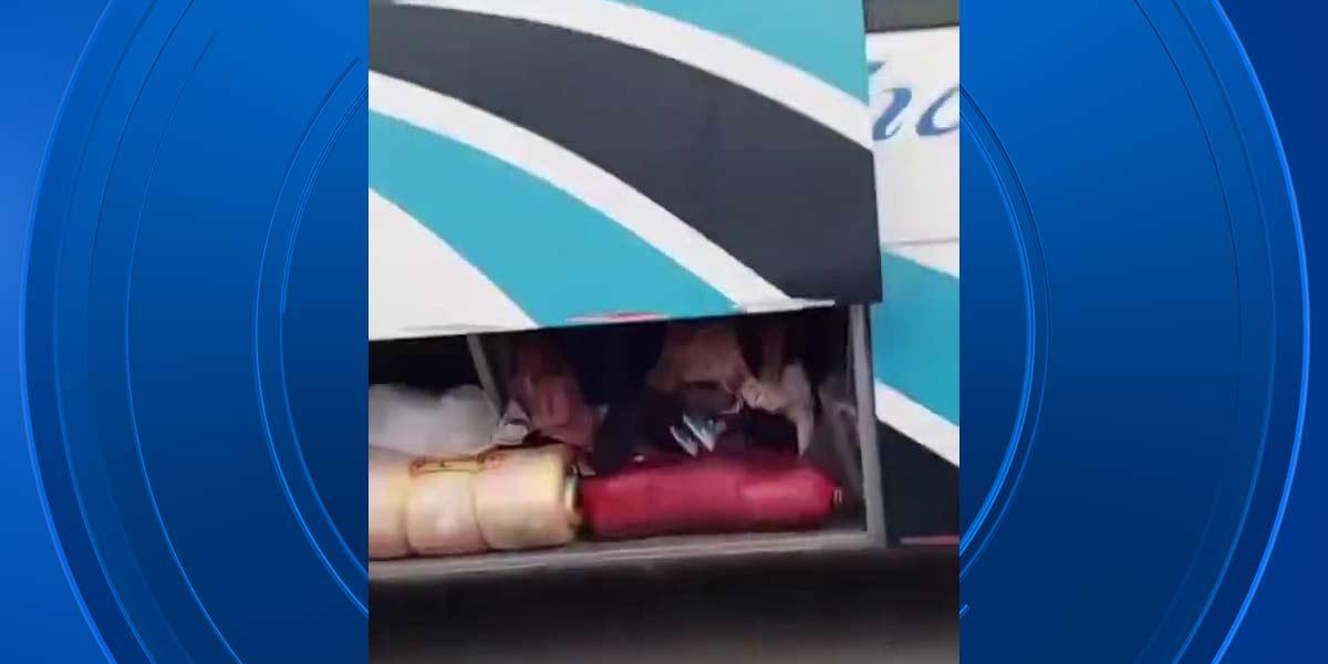 Dos menores y una mujer se transportaban en el maletero de un bus interprovincial en Riobamba