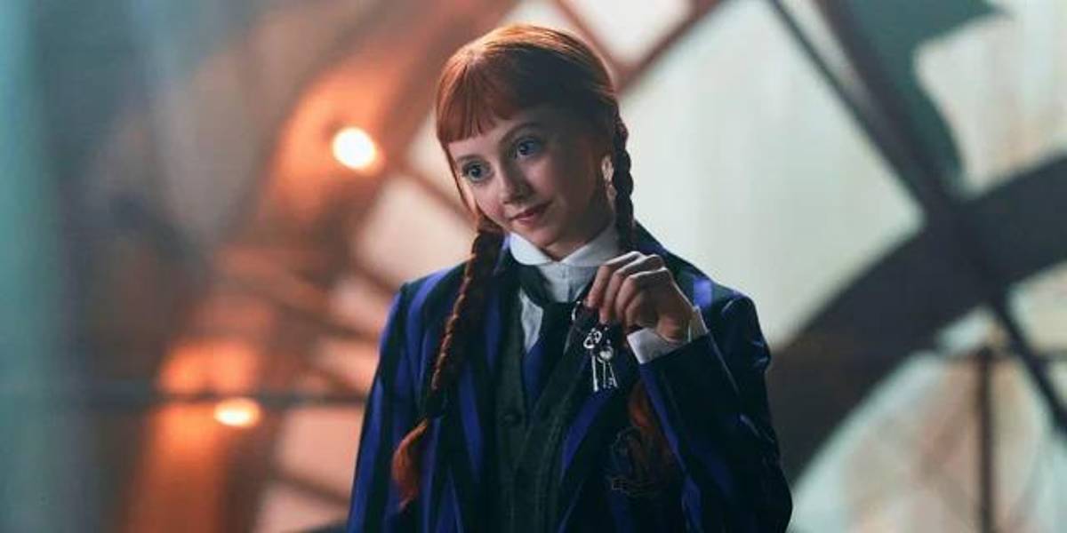 Evie Templeton, la actriz de 16 años que causa sensación en la temporada 2 de Merlina