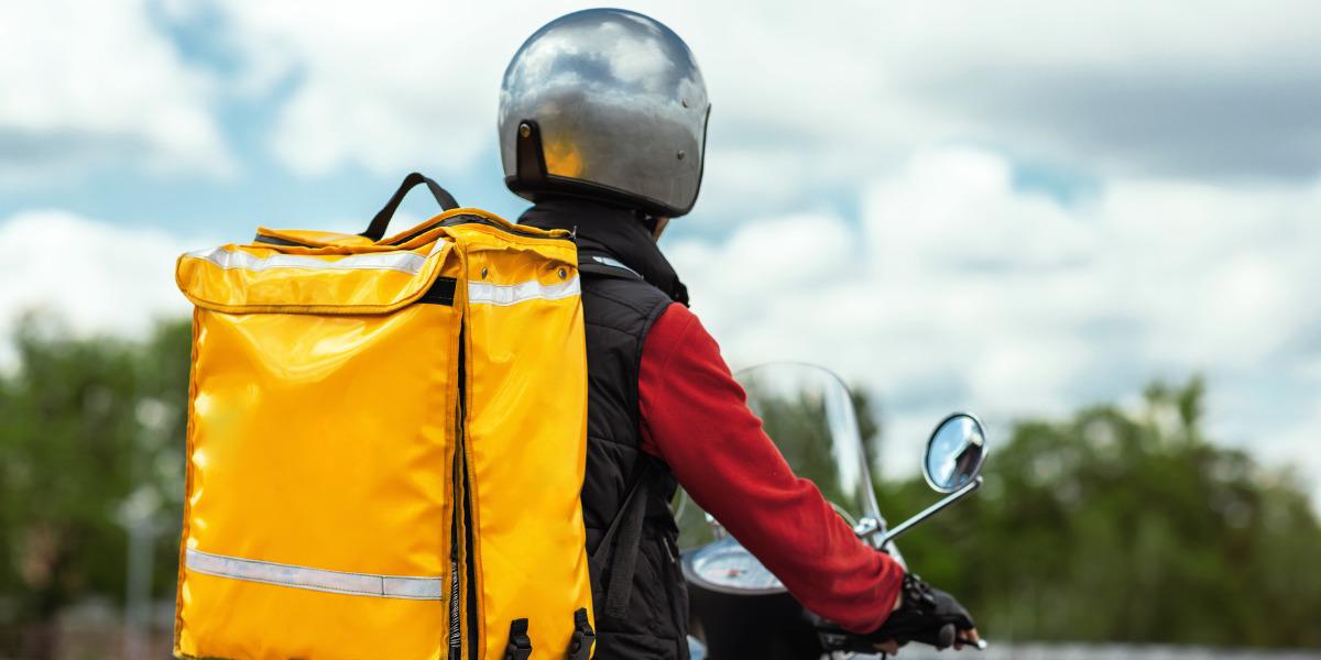 Quito: la Comisión de Movilidad analizará una ordenanza que regule a repartidores de comida