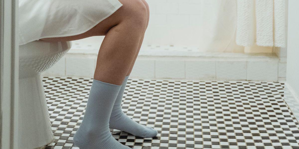 El intestino de un hombre se salió tras pasar horas sentado en el baño, en China