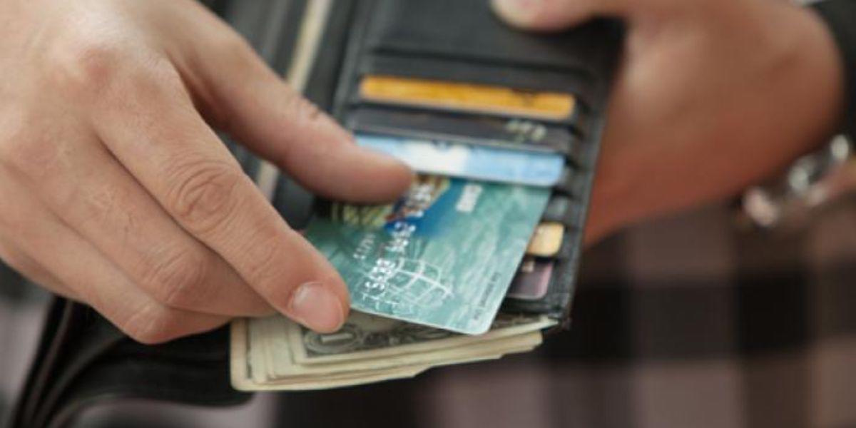 ¿Usar o no tarjetas de crédito para comprar útiles escolares?