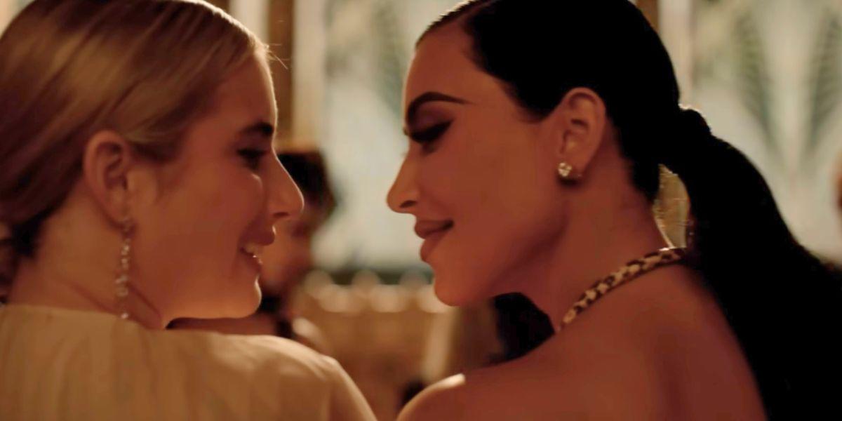 Kim Kardashian besa a Emma Roberts en su nueva faceta actoral dentro de American Horror Story