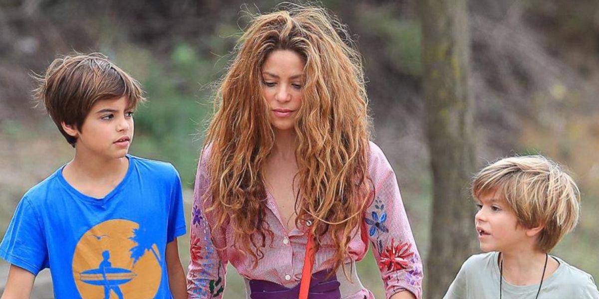 Hijos de Shakira juegan con Clara Chía Martí, la nueva novia de Gerard Piqué, en imágenes