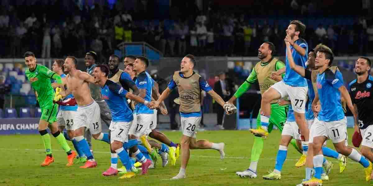 Napoli goleó 4-1 a Liverpool en la Champions League