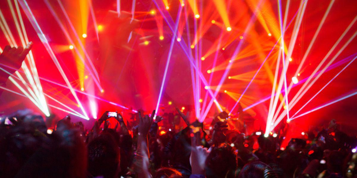 En Guayaquil se podrán realizar eventos masivos con el 50 % de aforo, en espacios cerrados