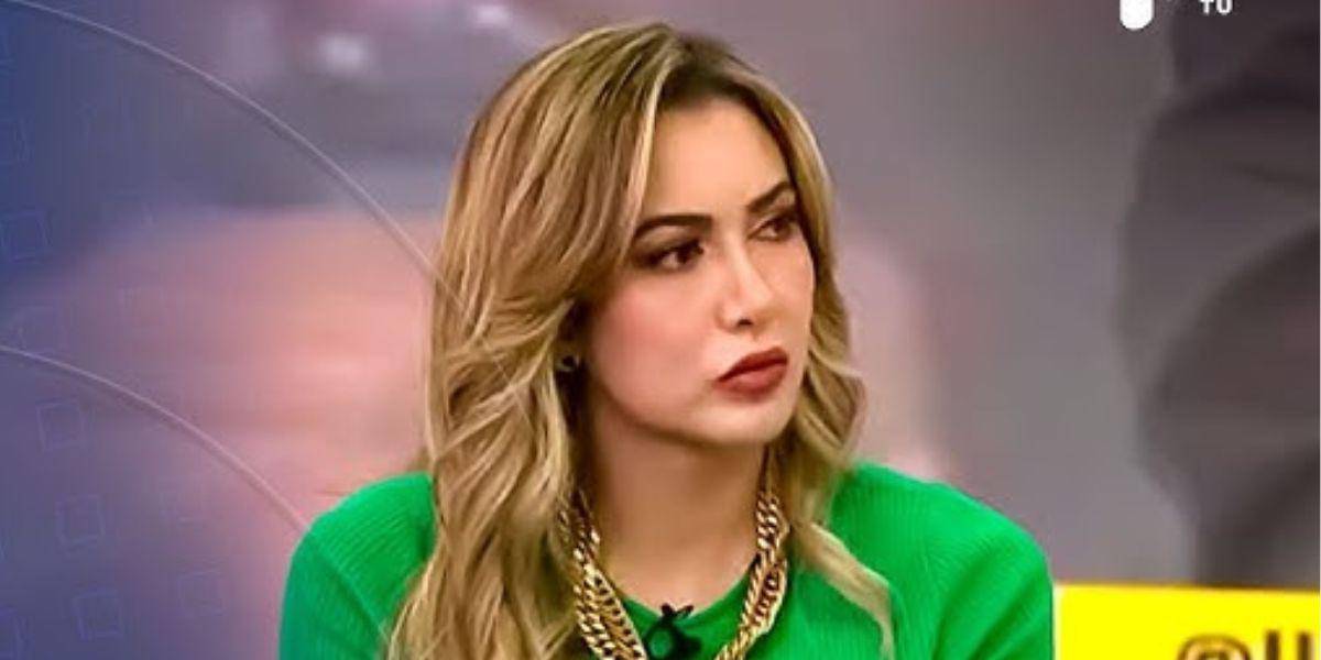 Una presentadora colombiana renuncia en vivo; exponen íntima foto en TV