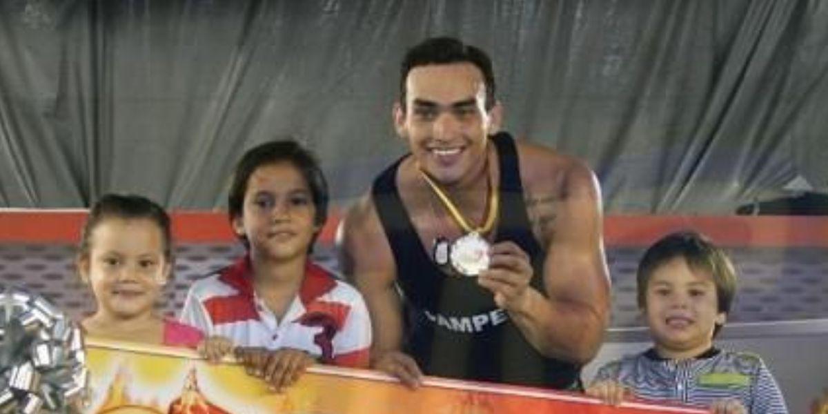 Hijos de Álex “El León” Paredes inauguran gimnasio en Durán dos meses después de su inesperada partida