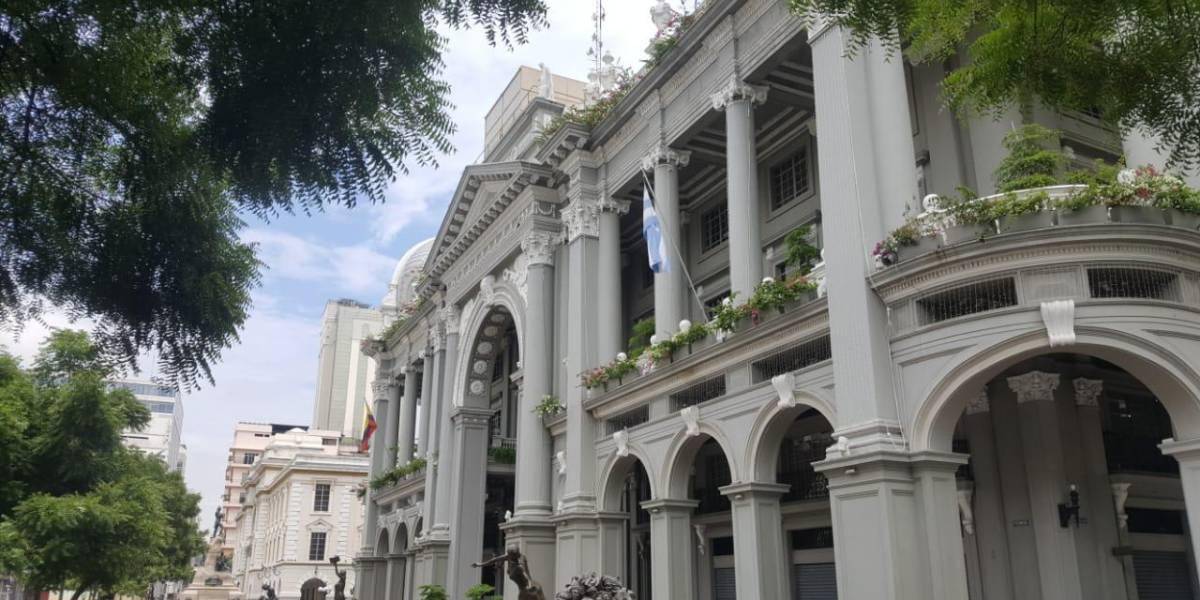 Alcaldía de Guayaquil denuncia robo de documentos de archivo municipal
