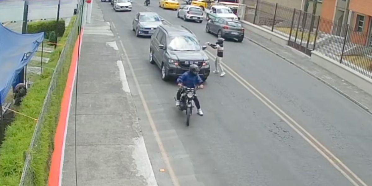 Los Chillos: un asalto con arma de fogueo quedó registrado en video, este 21 de agosto