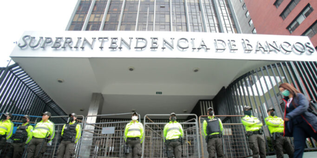 La lista de entidades no autorizadas para realizar actividades financieras en Ecuador