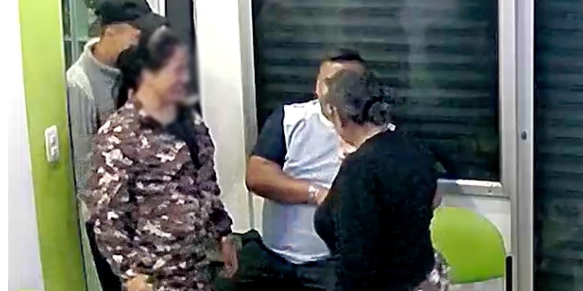 ¿Cuál sería la sanción para las guías que tomaban cerveza y bailaban con dos hombres?