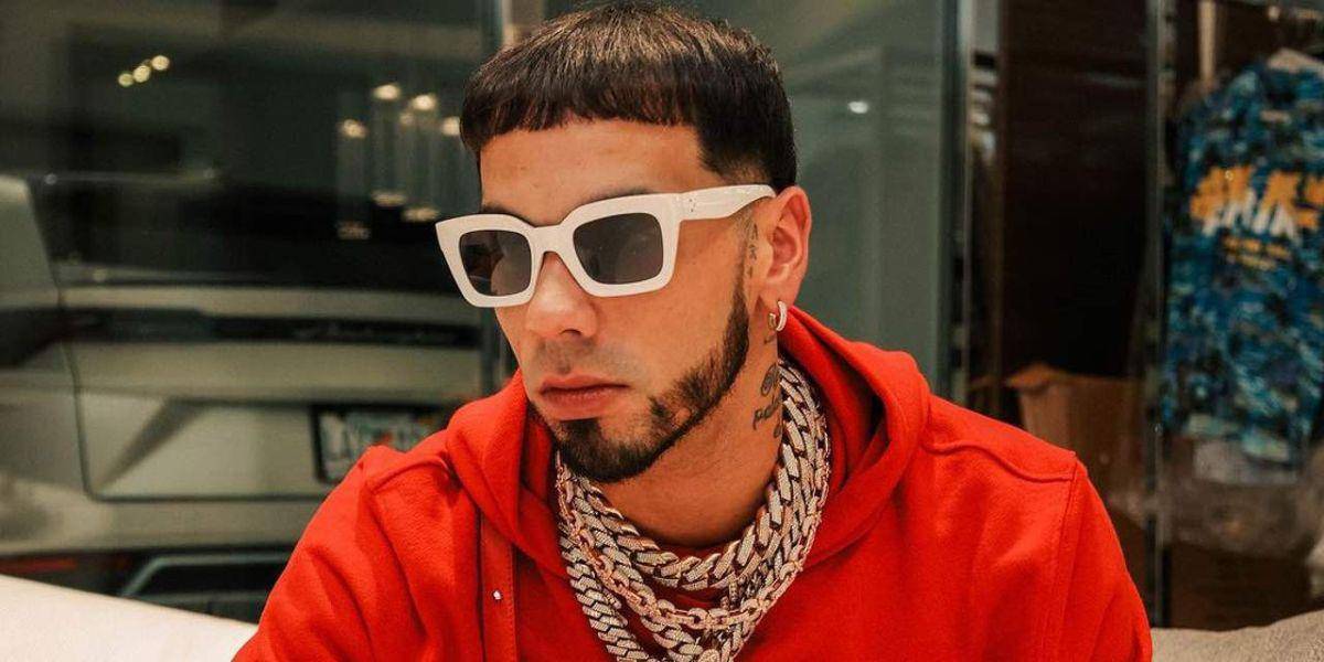 Anuel AA reaparece en Instagram con alarmante mensaje, causando preocupación en sus fans