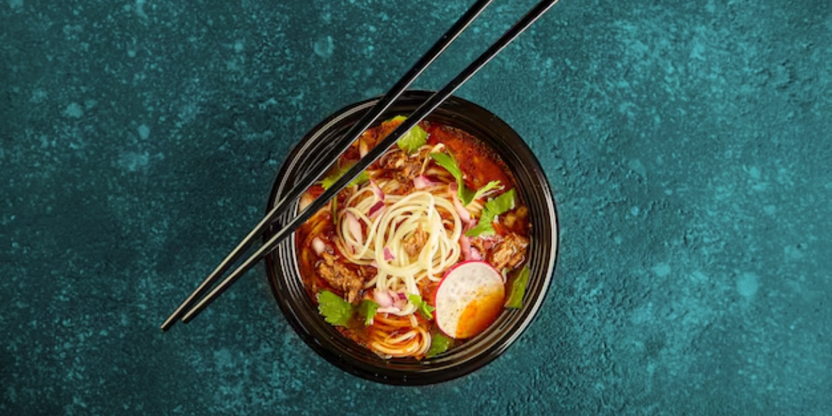 Mi receta: José Urrutia prepara un delicioso Ramen de Birria