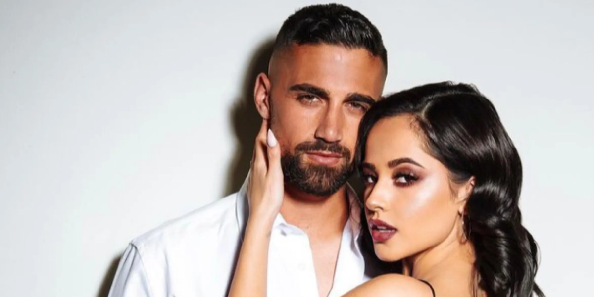 Becky G y Sebastian Lletget protagonizan romántica escena en público: ¿infidelidad olvidada?