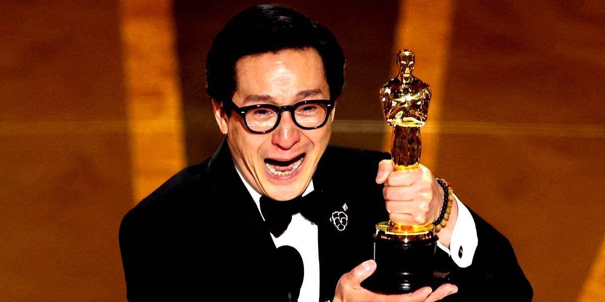 El emotivo y viral discurso de Ke Huy Quan a su madre de 84 años en los Óscar 2023: Mamá... acabo de ganar