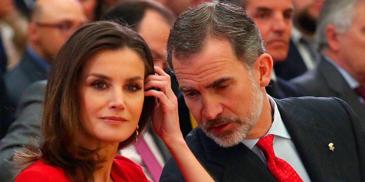 Los reyes de España reaparecen juntos en postal navideña, tras escándalo extramarital
