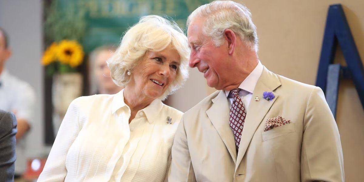 ¿Cómo llamarán a Camila?: invitaciones a la coronación de Carlos III revelan títulos monárquicos