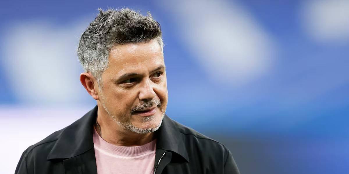 Fan denuncia a Alejandro Sanz por manipulación y abuso emocional: “Me siento sucia, humillada y utilizada”