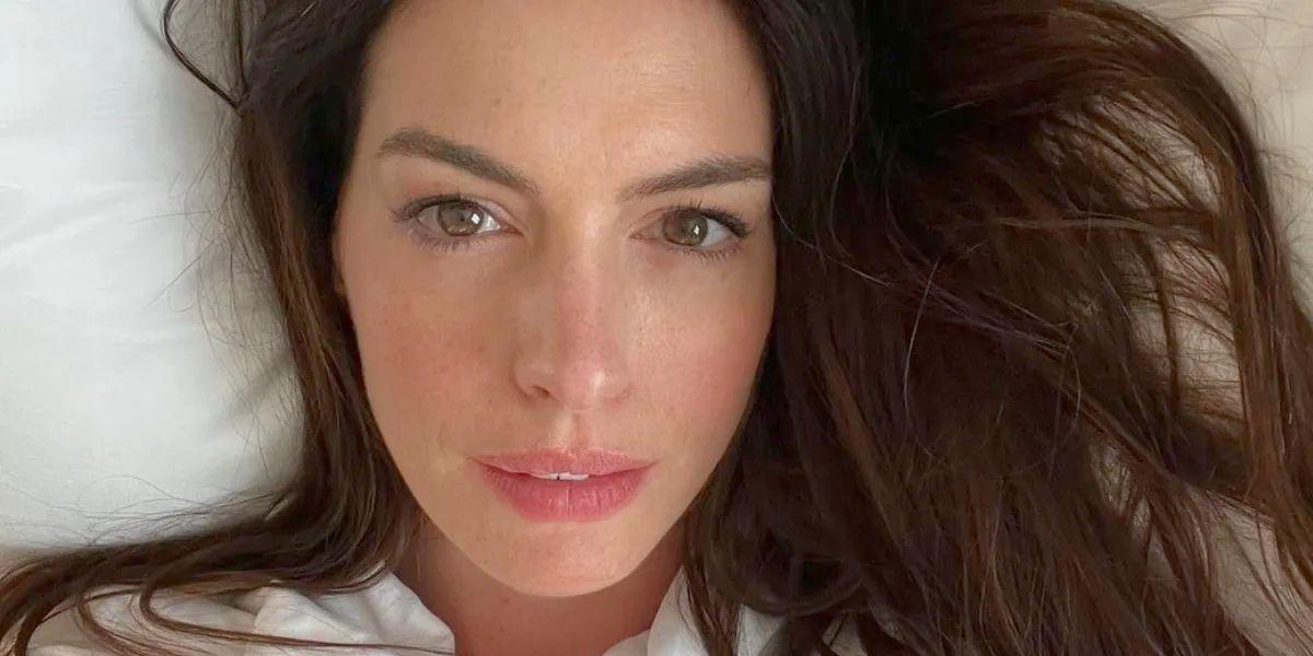 Anne Hathaway se viraliza al bailar twerk en una fiesta llena de estrellas