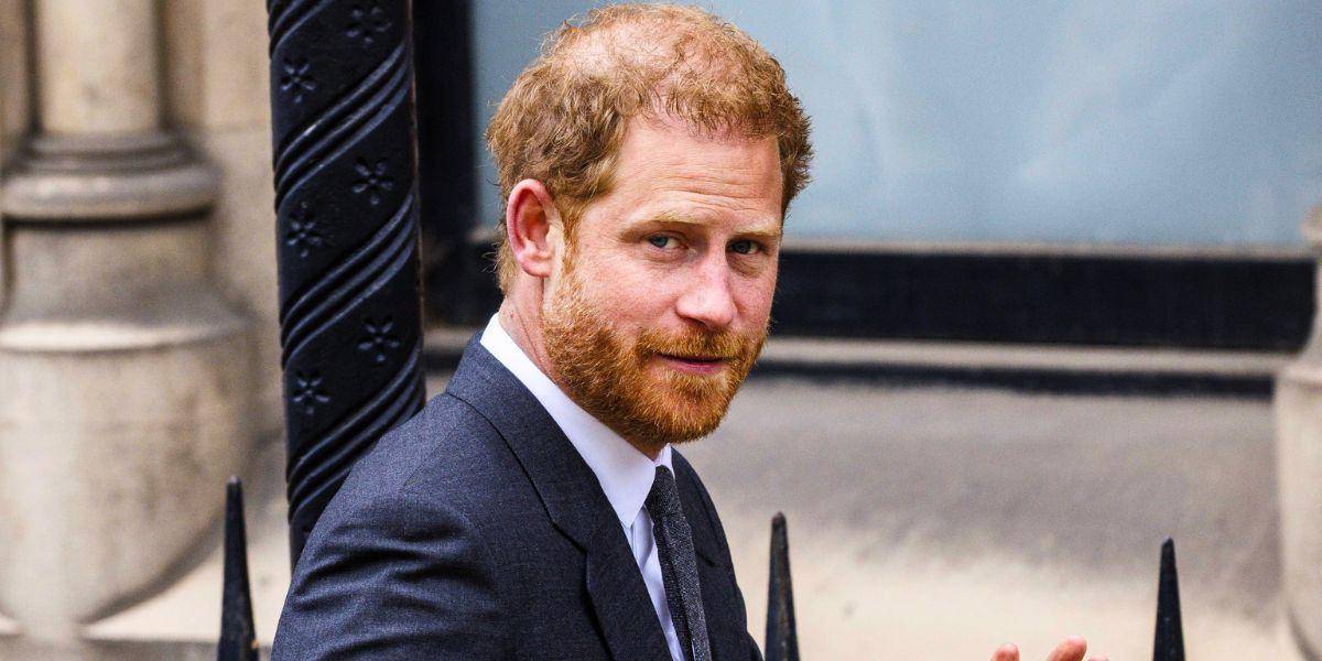 La llegada de emergencia del príncipe Harry a Londres tras enterarse que su padre, el rey Carlos III, tiene cáncer