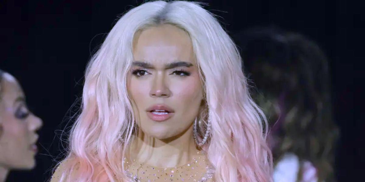 Momentos de pánico: defectos en el avión privado de Karol G los obligó a aterrizar de emergencia