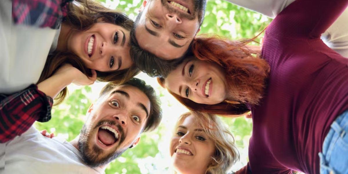 Esta es la fórmula perfecta para caerle bien a los demás, según la ciencia