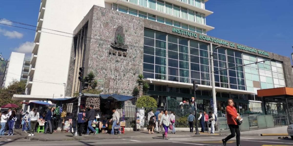 ¿Puedes perder tus años de aportes si dejas de trabajar? Esto dice el IESS