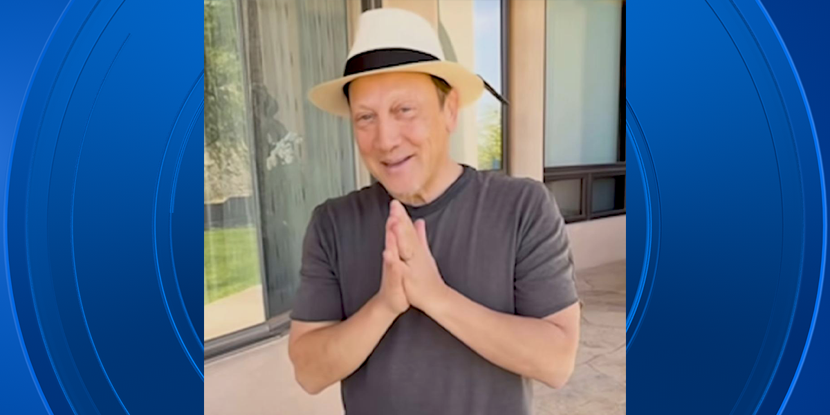 El actor Rob Schneider recibe sombrero de Montecristi y destaca artesanía ecuatoriana en redes