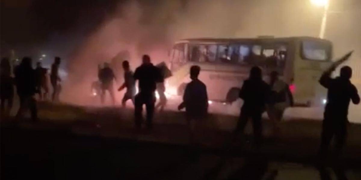 Vehículos de las Fuerzas Armadas fueron atacados por manifestantes en la Mitad del Mundo