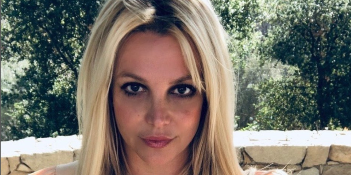 Britney Spears comparte alarmantes fotos sin bikini en una playa: “¿Estás bien?”