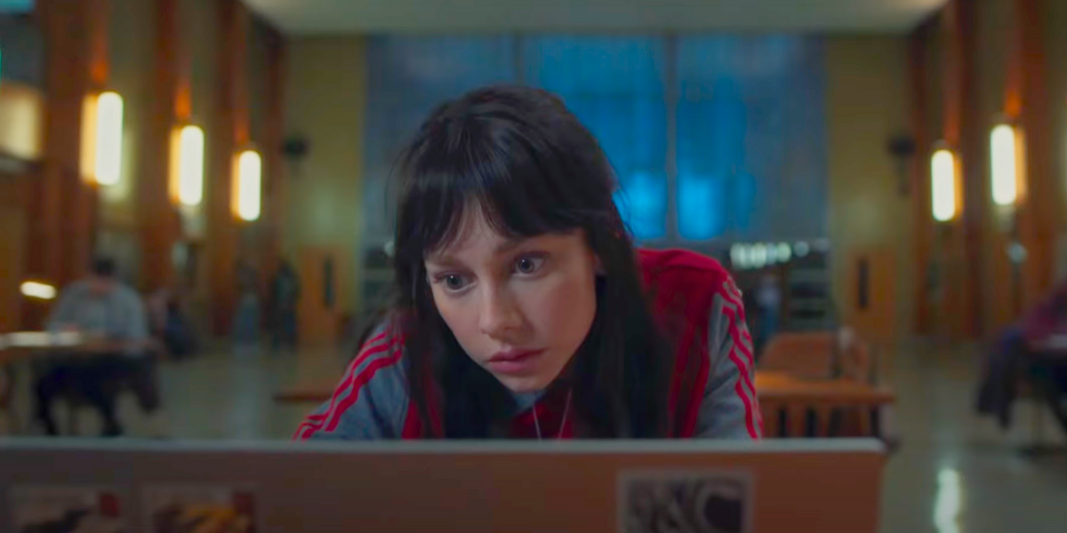 La actriz Ester Expósito se estrena en el cine de terror con una apariencia distinta