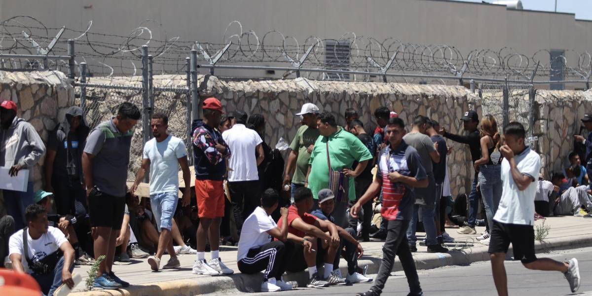 La Cancillería de Ecuador reporta 46 emigrantes abandonados en una autopista de México