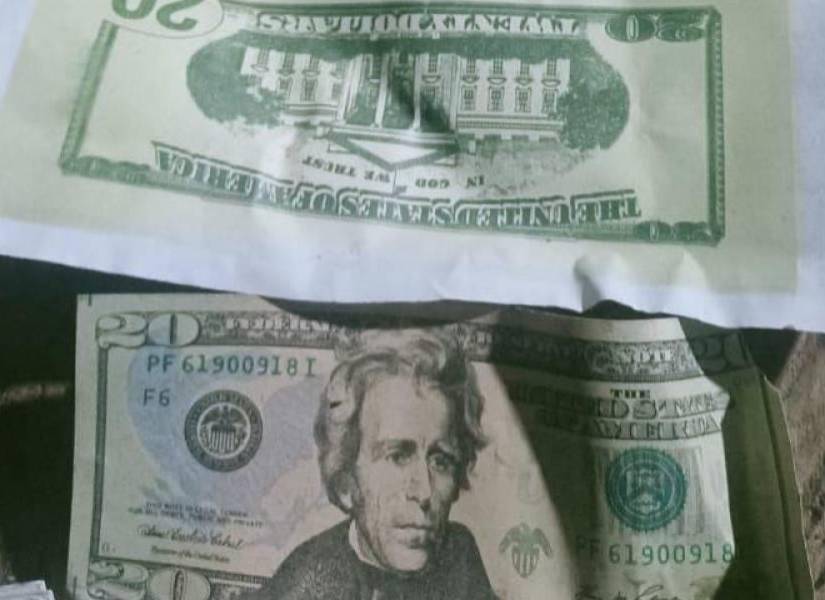 Una máquina industrial para la falsificación de dinero.