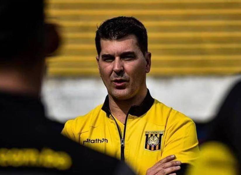 Ismael Rescalvo, técnico español.