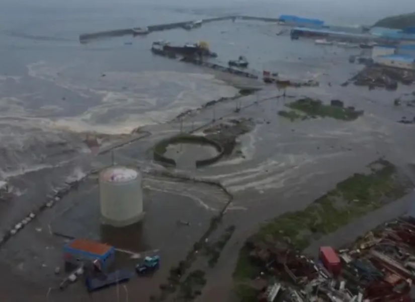Imagen referencial a un tsunami en Ecuador.