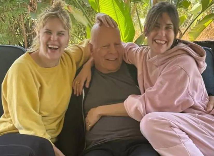 Bruce Willis con dos de sus hijas.