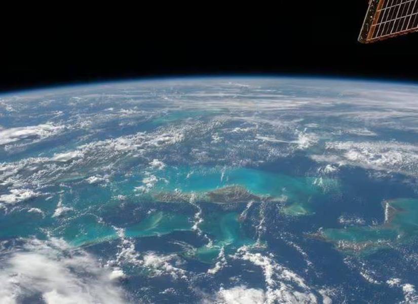 Imagen satelital de océanos de la Tierra.