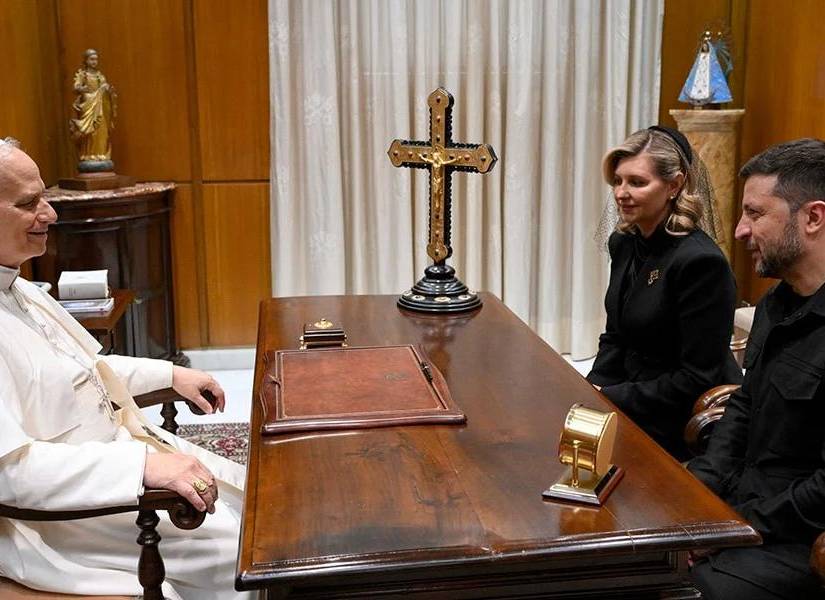 Volodimir Zelenski y León XIV.