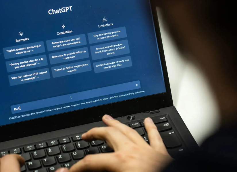 ChatGPT se centra en el procesamiento de lenguaje natural, lo que le permite realizar muchas tareas relacionadas con el lenguaje o el contenido textual.