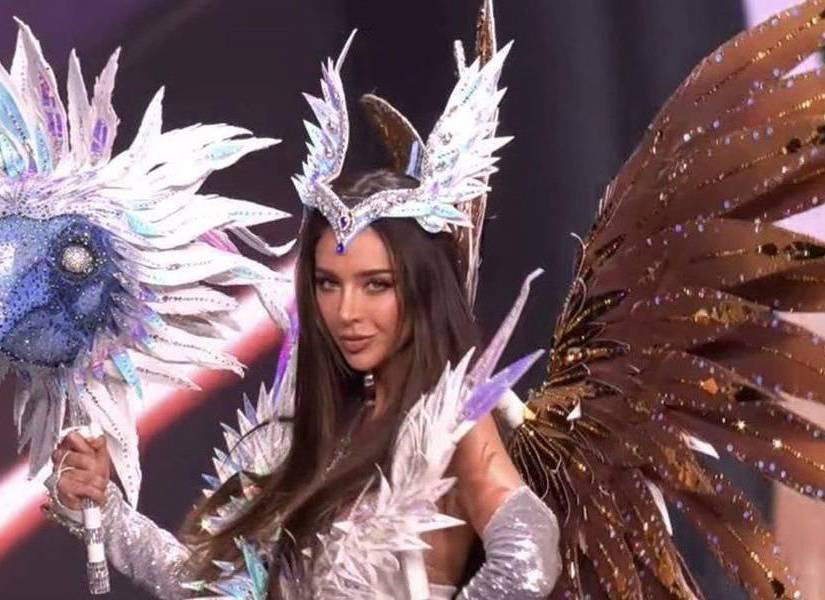 Traje de piquero de patas azules de Nadia Mejía.